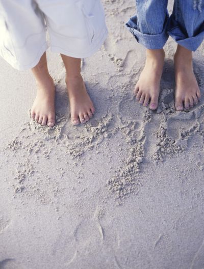 stopy gołe na plaży