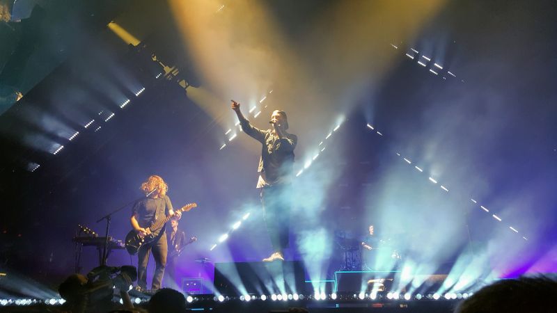 OneRepublic_performing_in_Toronto,_Canada,_Aug_2017, fot. Keenman76, CC BY-SA 4.0 <https://creativecommons.org/licenses/by-sa/4.0>, via Wikimedia Commons