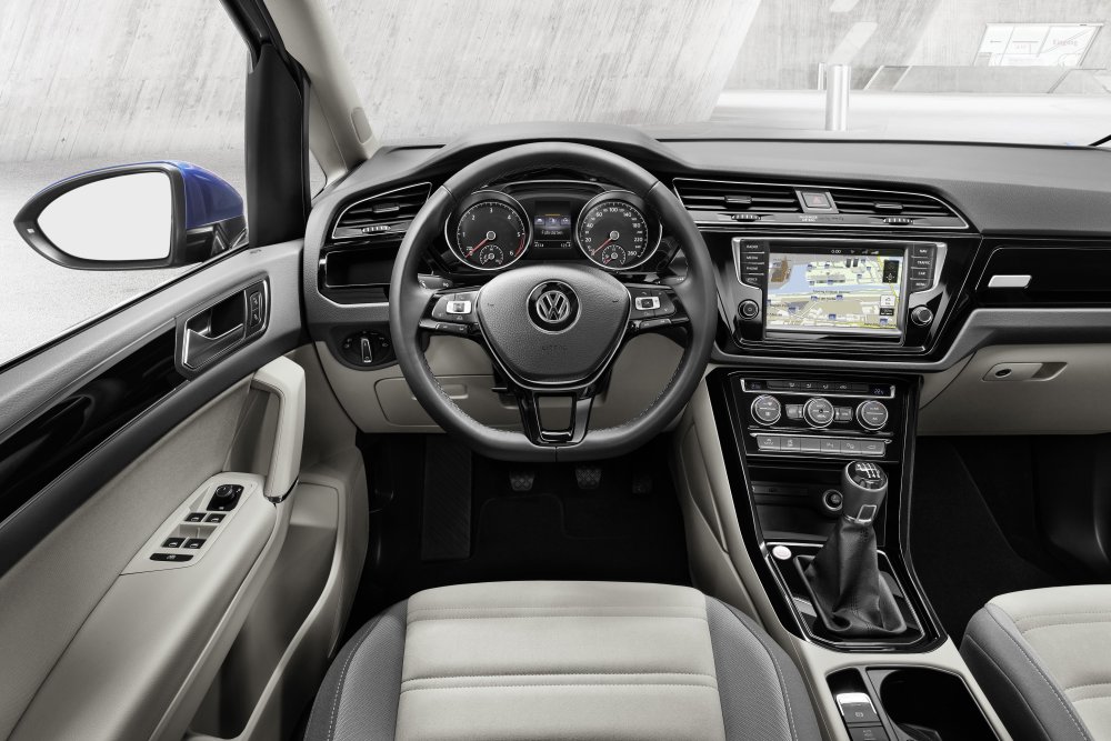 Volkswagen Touran 8