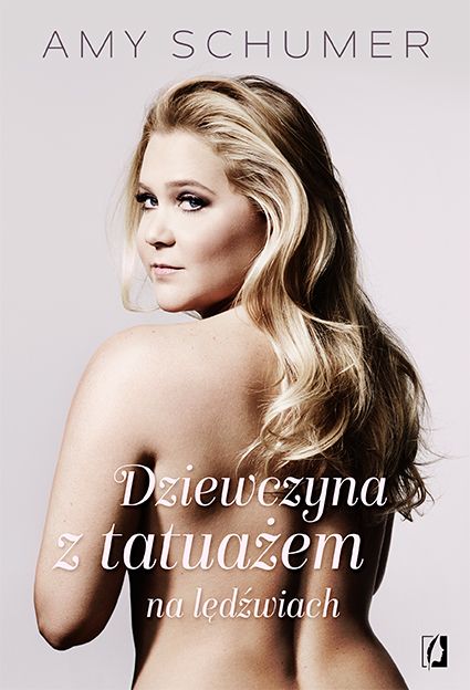 Dziewczyna z tatuażem na lędźwiach_okładka