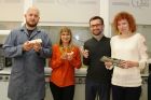 miniatura Naukowcy prezentują różne formy wydrukowane przy wykorzystaniu opatentowanych materiałów, Fot. Sekcja Prasowa UŚ