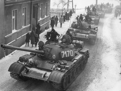 Czołgi T-55 podczas stanu wojennego w Zbąszyniu, fot. public domain