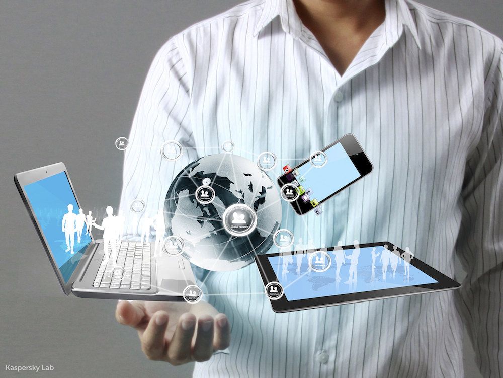 Komputer Udostępniający Zasoby W Internecie Udostępnianie pewnych informacji online może zrujnować małżeństwo i